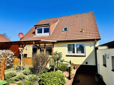 Gelegenheit: gepflegtes EFH mit 2 FeWo / Keller und Sommerterrasse in Küstennähe