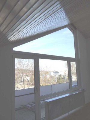 70469 S-Feuerbach: 2-Zi.-Penthaus, Single/Paar, ca. 51 qm, saniert, ruhig, hell, Balkon, EBK, WM