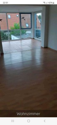 Etagenwohnung mit Wintergarten und 2 Balkonen - 76 m² - 2.5 Zi. - 850€ warm