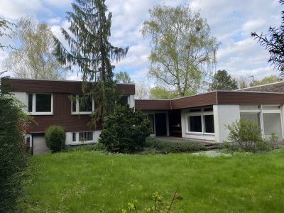 Wunderschöner Bungalow, in ruhiger Lage mit Fernwärme und magischem Garten in Parknähe!