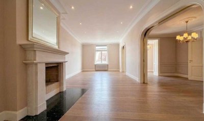Repräsentatives Wohnerlebnis im Westend: Luxus-Etagenwohnung mit Kamin & Privat-Lift