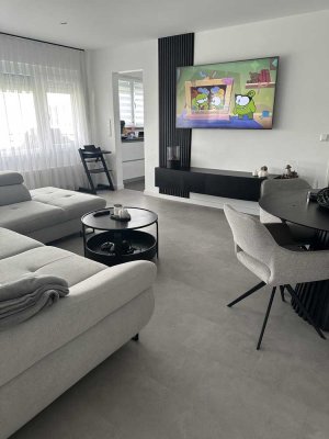 Modernisierte 4-Zimmer-Wohnung mit Balkon und Einbauküche