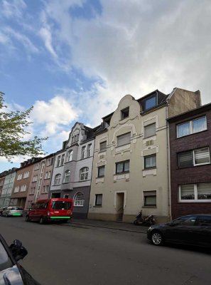Laar am Rhein: ... solides 5-Fam.-Haus mit Mietsteigerungspotential!