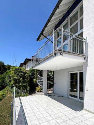 Attraktive Doppelhaushälfte: Sonnenverwöhntes Wohnen mit herrlicher Aussicht