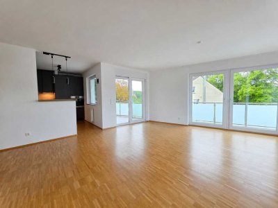 Seniorenfreundliche Wohnung mit großem Wohnbereich, Aufzug und Tiefgarage in Kirchhörde