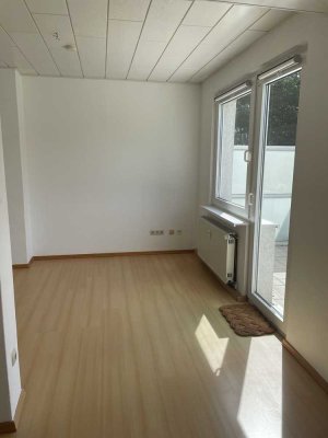 Attraktive 2,5-Zi.-Wohnung, frisch saniert, im 2. OG in Essen Ostviertel