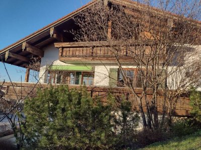 Geschmackvolle, gepflegte 3-Zimmer-Hochparterre-Wohnung mit Balkon in Halblech