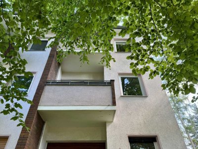 Frisch sanierte 2,5-Zimmer-Wohnung mit Balkon und Garage - sofort Einzug