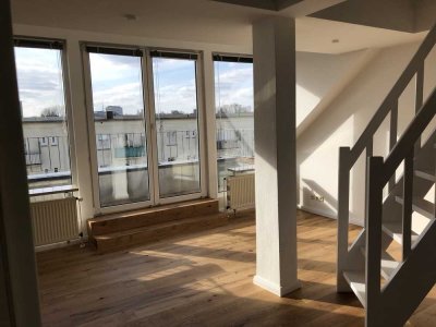 Helle DG Maisonette Wohnung mit Loggia in Hamburg, Hamm-Mitte