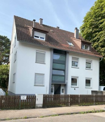 Möbilierte 2,5-Zimmer-Erdgeschosswohnung mit Einbauküche
