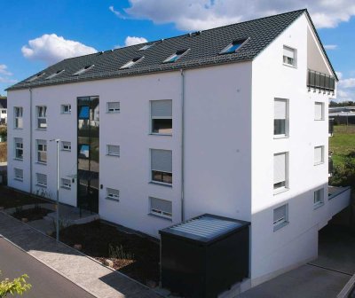 ERSTBEZUG schicke 3-Zimmer DG-Wohnung / Loggia / EBK / PV in Veitshöchheim