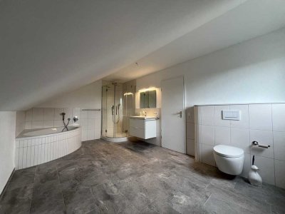 Sanierte Wohnung mit 3,5 Zimmern, EBK und Balkon in Wanne - Bretten