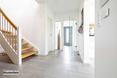 Hier kommt man gerne nach Hause: Maisonettewohnung mit Balkon