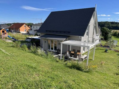 Neuwertiges Einfamilienhaus mit großem Grundstück im Familienparadies Stammbach