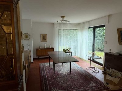 Renovierungsbedürftiges Einfamilienhaus mit 10 Zimmern in Leverkusen-Wiesdorf