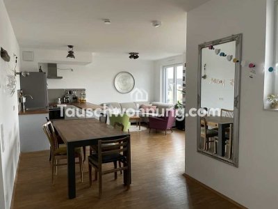 Tauschwohnung: Lichtdurchflutete Dachgeschosswohnung mit Terrasse