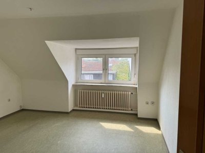 Gemütliche Dachgeschoss-Wohnung in der Harthorststr. 3 in 45899 Gelsenkirchen, DG links
