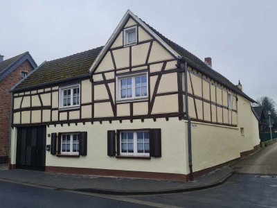 Gepflegtes Einfamilienhaus mit Innenhof und Werkstatt!