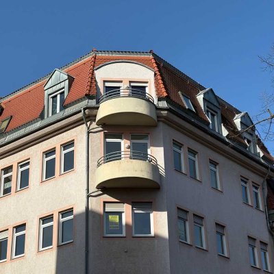 FREI FÜR EIGENNUTZER! Helle 2 Zi-Wohnung mit Balkon,  Aufzug und TG-Stellplatz am Römerplatz!