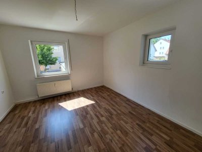 Renovierte 2-Zimmer-Wohnung mit Wohnküche in Oberhausen zu vermieten