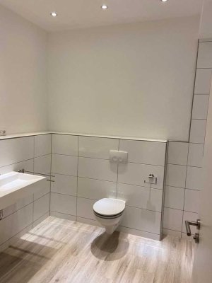 Freundliche und vollst. renovierte 3-Zimmer-Erdgeschosswohnung mit geh. Innenausstattung