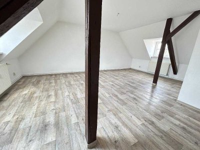 Grüner Blickwinkel in zentraler Lage! 3 Zimmer mit Badewanne und Balkon!