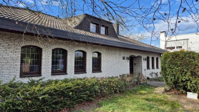 Grosser Winkelbungalow auf grosszügigem Grundstück für Wohnen und Gewerbe