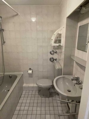 Sehr schöne, sanierte 1-Zimmer-Wohnung mit Balkon in Karlsruhe