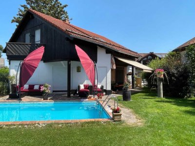 attraktives Einfamilienhaus mit Pool in ruhiger Ortsrandlage in Edling