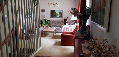 Auefeld - teilmöblierte 5-Zimmer-Wohnung mit Balkon und Einbauküche