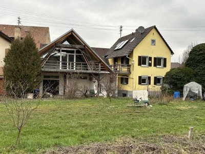 In einem Dorf, eingebettet von Weinbergen, leben.