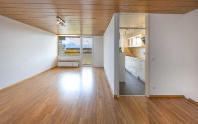 SCHÖNE 3-ZI.-SPLITLEVEL-WHG. MIT LOGGIA UND BLICK INS GRÜNE IN UNTERSCHLEIßHEIM