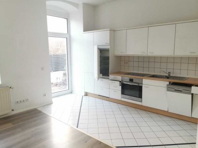 2 bis 3 R.-Wohnung (mit sog. Eßküche), eingebauter Markenküche, neuem Laminat, Terrasse...