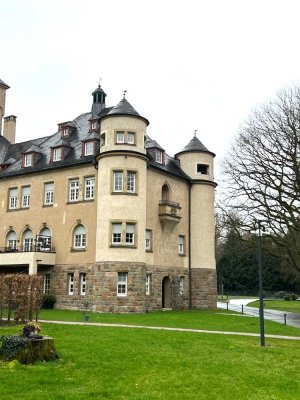 Exklusive DG-Wohnung in Haus Hartenfels im Duisburger Stadtwald