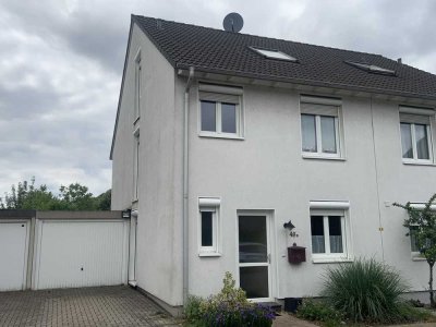 Charmante Doppelhaushälfte in Duisburg Alt-Homberg — Ihr neues Familienzuhause!