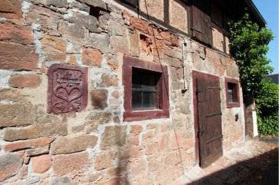 Behagliches Bauernhaus geschützt im Dorfkern