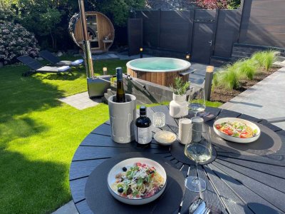 EG-Wohnung mit Wellness-Oase in freistehendem Haus mit PV-Anlage & Speicher & riesigem Garten