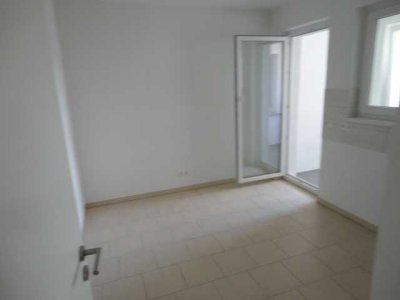Sehr schöne Vier-Zimmer-Wohnung mit Wintergarten
