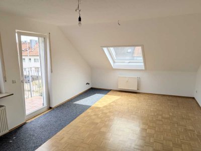 Helle 3-Zimmer-Dachgeschosswohnung mit Balkon in BA - Nähe Klinikum
