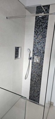 Doppelhaushälfte mit exkl. Ausstattung, mod. Bädern, Terrasse und PV-Anlage