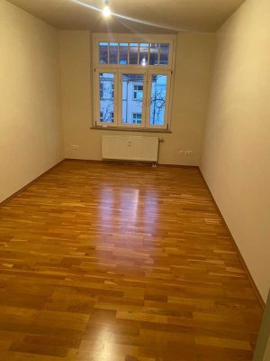 Charmante 3-Zimmer-Wohnung mit 2 Bädern und 2 Balkonen im 3.OG in Dresden-Gruna