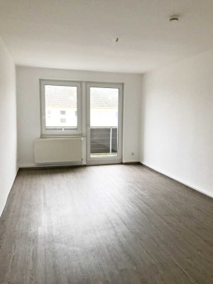Modern renovierte 3-Raum-Wohnung mit Balkon in Reinkenhagen