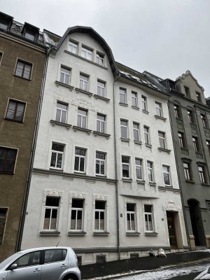 Schöne Wohnung mit grossen Fenstern