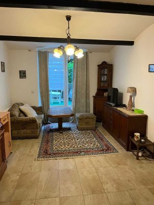 D-Bilk: Merkurstr., möbl. Souterr.-Wohnung mit Terrasse zum Garten, ca. 42qm