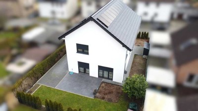 Provisionsfrei! Neuwertiges EFH mit Einliegerwohnung – ruhige Top-Lage, modernste Ausstattung & ener