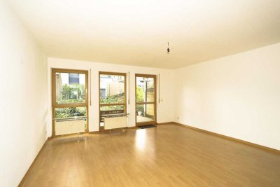 4,43% Rendite!  Großzügige frisch renovierte Wohnung mit Garage und romantischem Garten.