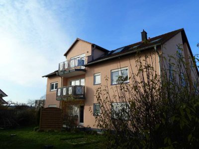 Helle Dachgeschosswohnung mit Balkon, Kellerraum und Tiefgaragenplatz in Bellheim