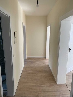 Erstbezug nach Sanierung: ansprechende 4-Zimmer-Wohnung mit EBK in Kirn
