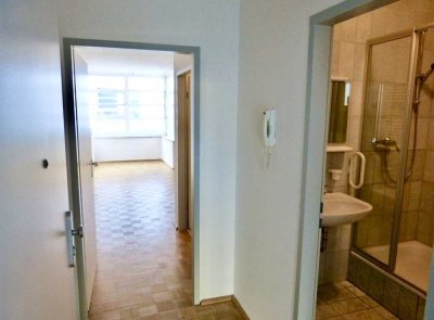 Lage, Lage, Lage am Rennplatz! Gleich einziehen oder neu vermieten!  Helle, geräumige, 1 Zi. Wohnung