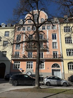 Exklusive 1,5 Zi. Wohnung in Wunderschönem Altbau direkt am Englischen Garten